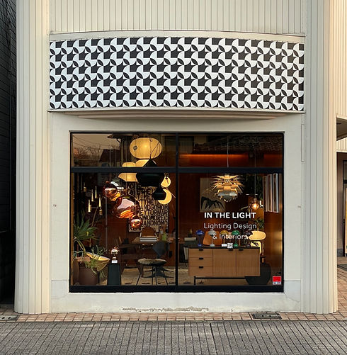 IN THE LIGHT ショップ（熊本・日本） 熊本のインテリアデザイン＆建築。 ジャン・プルーヴェ、トム・ディクソン、シャルロット・ペリアンなどのデザイナーによるヴィンテージ家具を取り扱っています。
